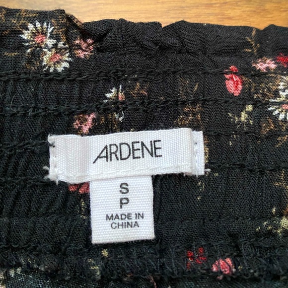 Ardene floral and lace shorts - Picture 4 of 4